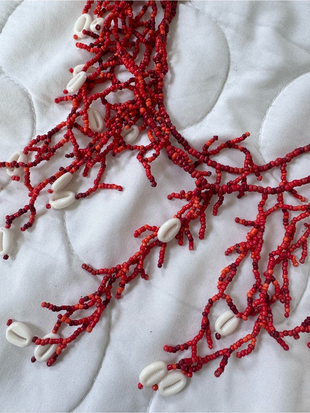 ANTICA SARTORIA RED CORAL BEADED statement NECKLACE with white shells - Picture 5 of 10
